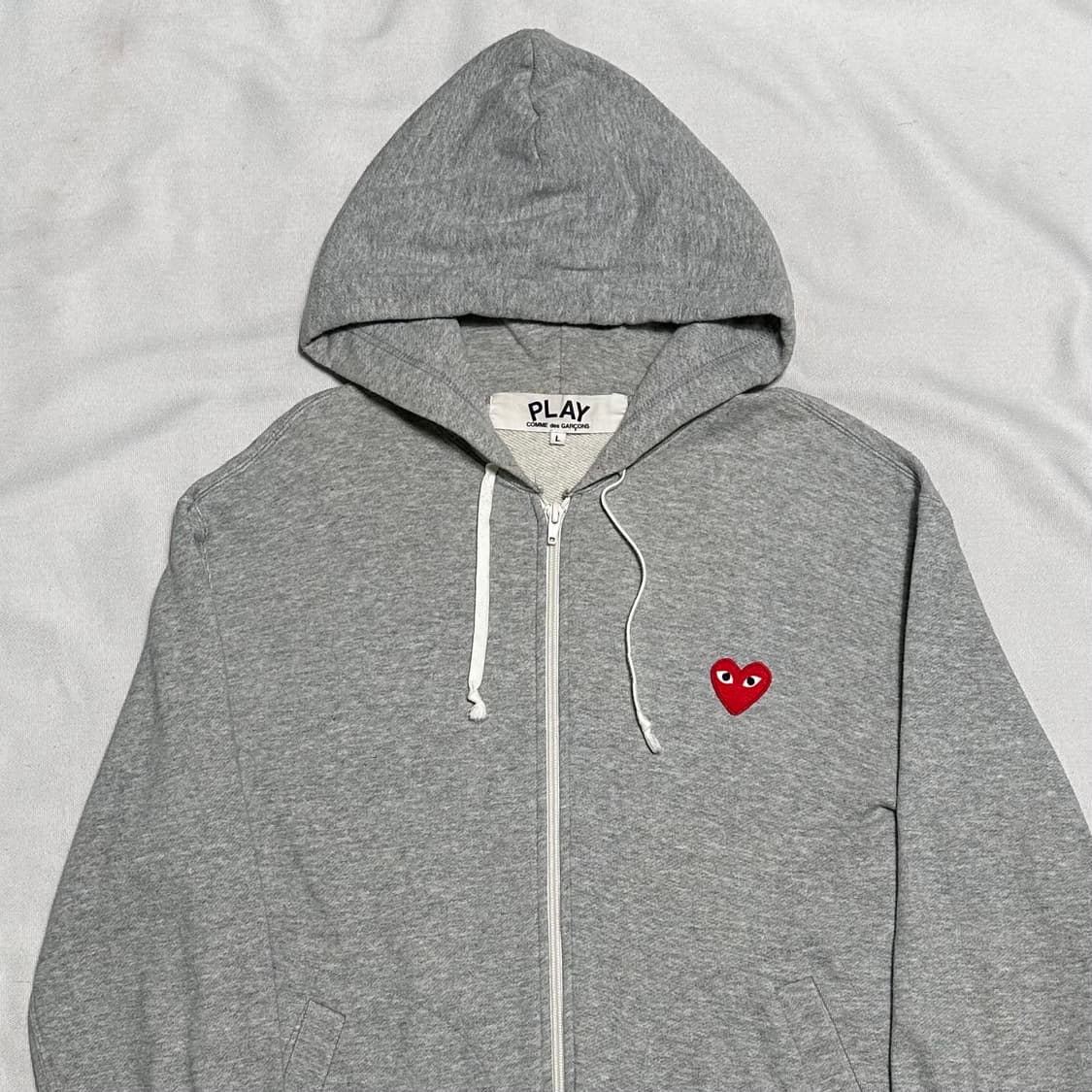 L 꼼데가르송 레드하트와펜 그레이 후드집업 상품이미지1