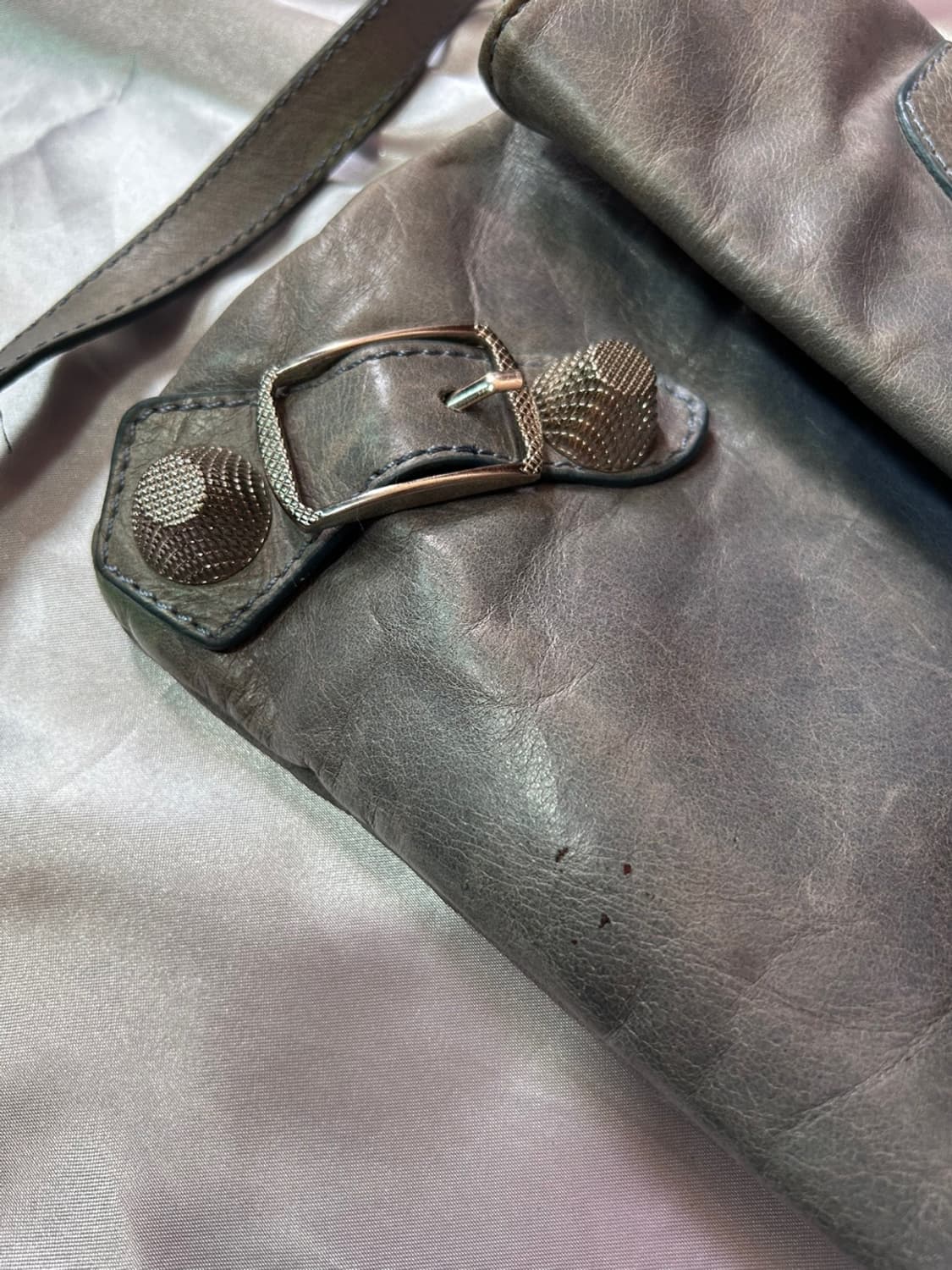 Balenciaga Envelope Clutch Crossbody Bag 상품이미지3