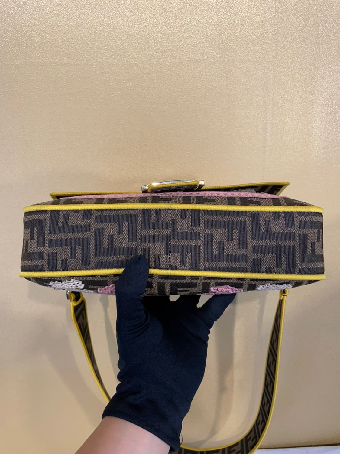 FENDI 자수 바게트 핸드백 상품이미지4