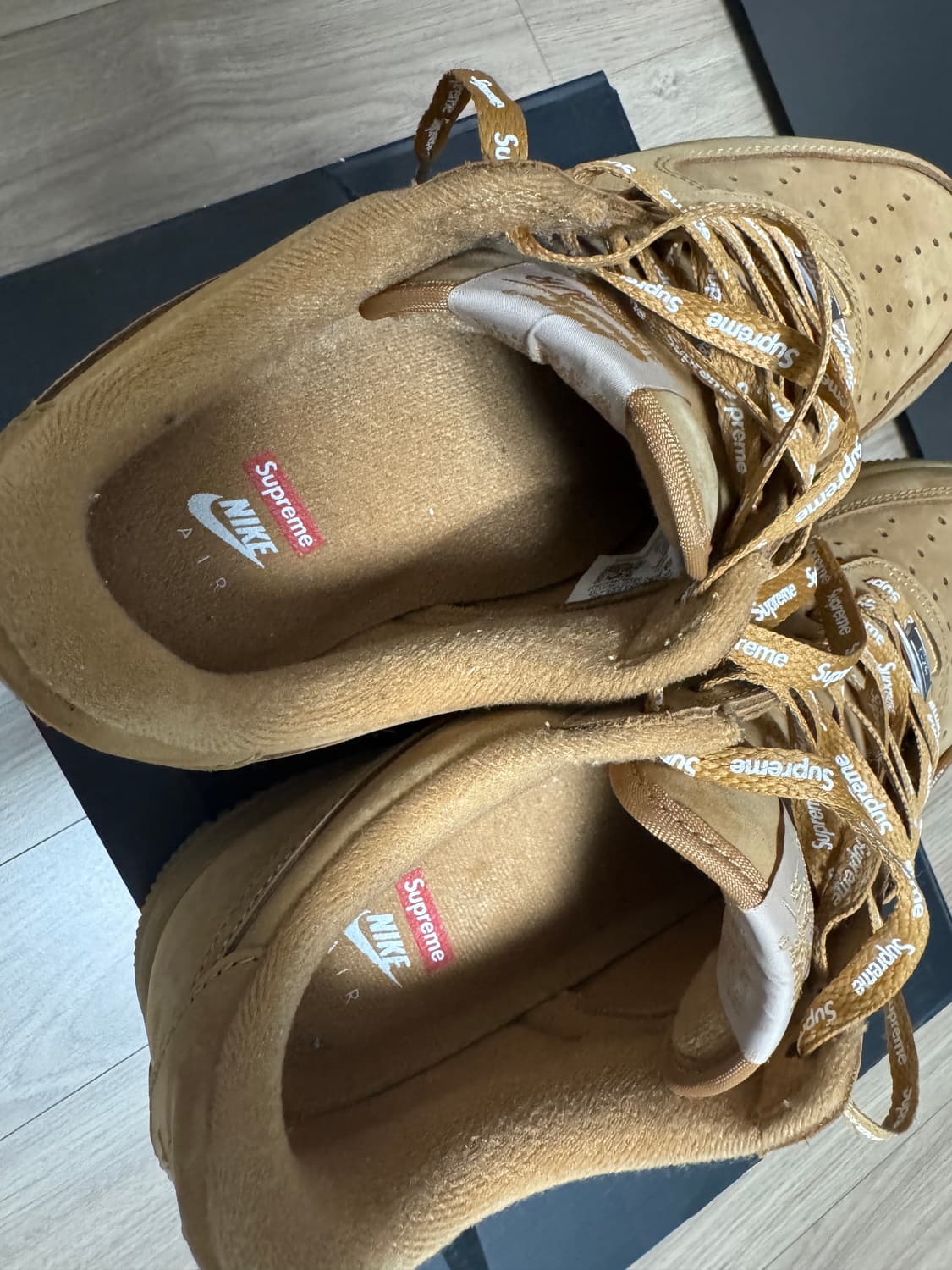 나이키X슈프림 에어포스 1 로우 플랙스 라이트브라운 상품이미지4