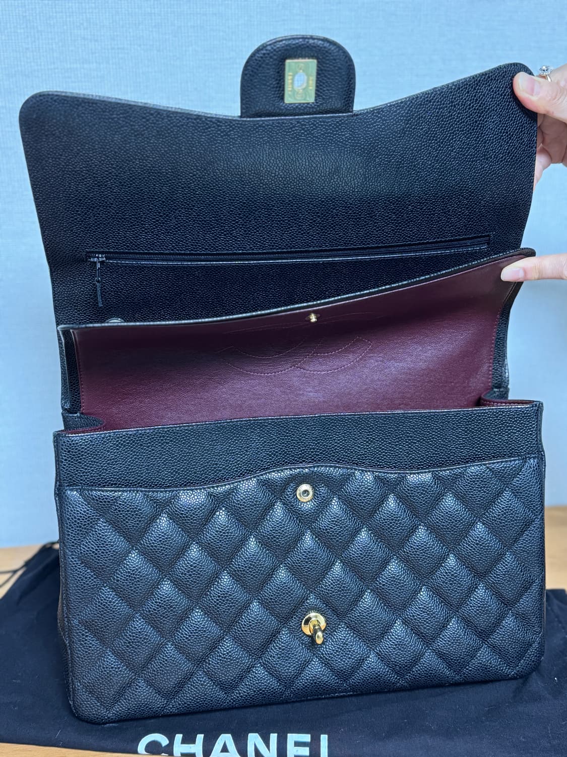 샤넬 클래식 캐비어 금장 맥시사이즈 상품이미지5