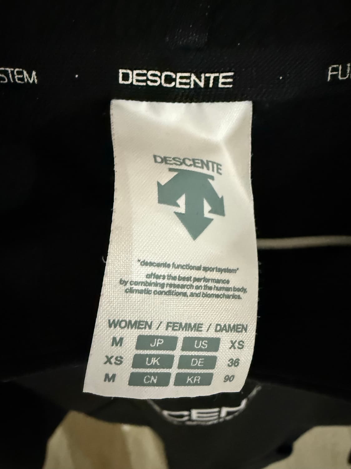 데상트 후드티 상품이미지4