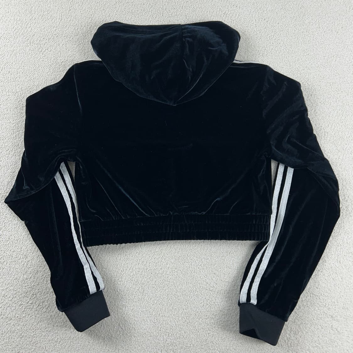 엔디와이 널디 자수로고 벨벳 크롭 후드집업 블랙 상품이미지4