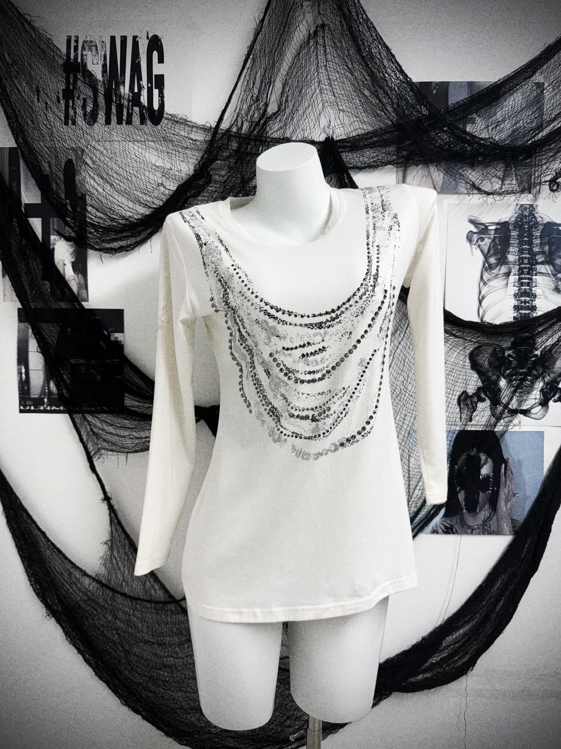 Necklace beads detailed longsleeve 상품이미지1