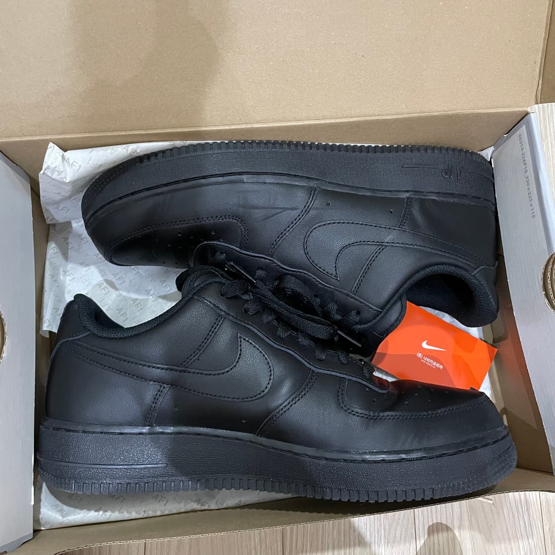 나이키 에어포스 1 '07 로우 트리플 블랙 CW2288-001 상품이미지10