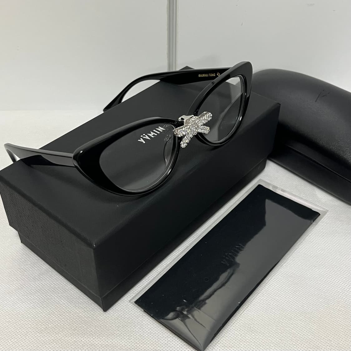 슈슈통 x YVMIN 25fw 젬스톤 크리스탈 보우 안경 상품이미지2
