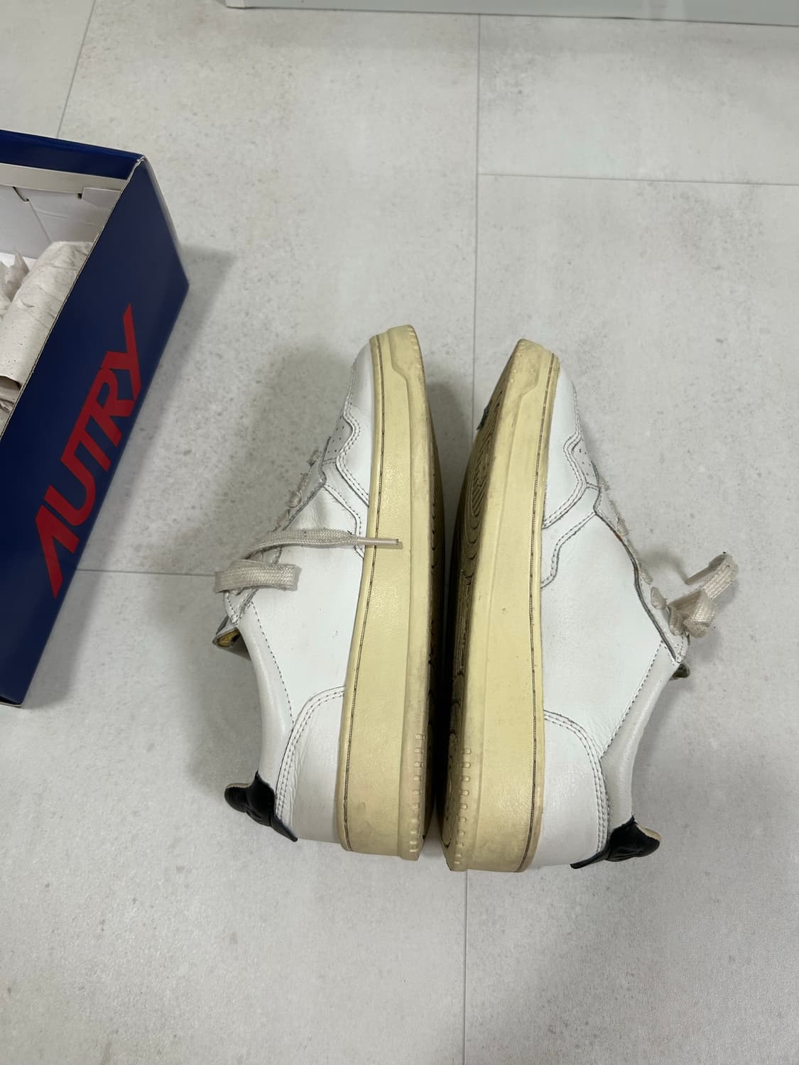 오트리 메달리스트 로우 레더 스니커즈 37 (240) 상품이미지8