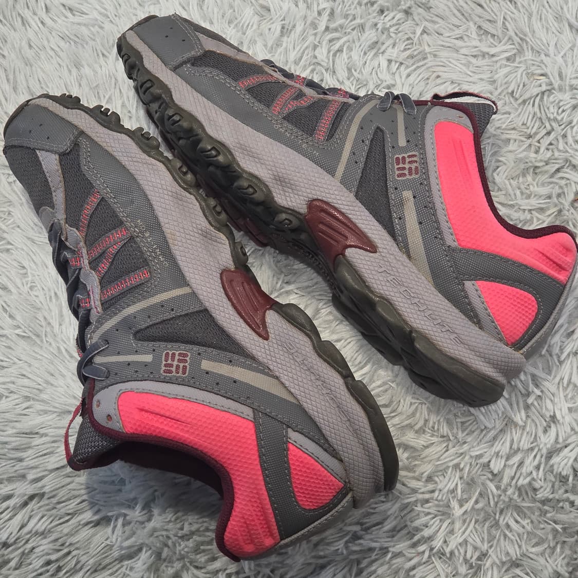 3q-18:컬럼비아 테크라이트 그레이 핑크 트레일 러닝화 (240mm) 상품이미지7