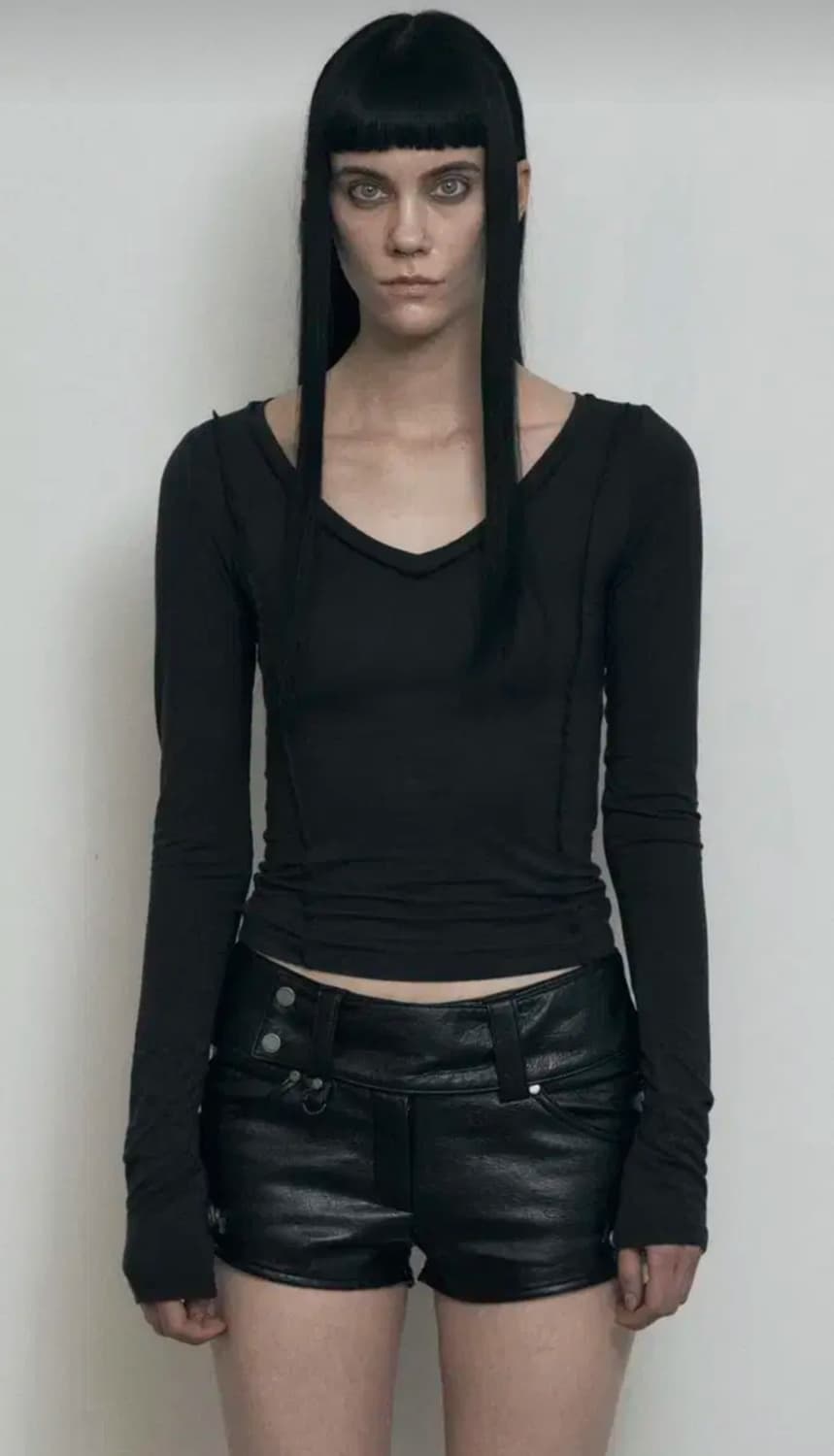 보헤미안서울 브이넥 백 홀 롱슬리브 상품이미지1