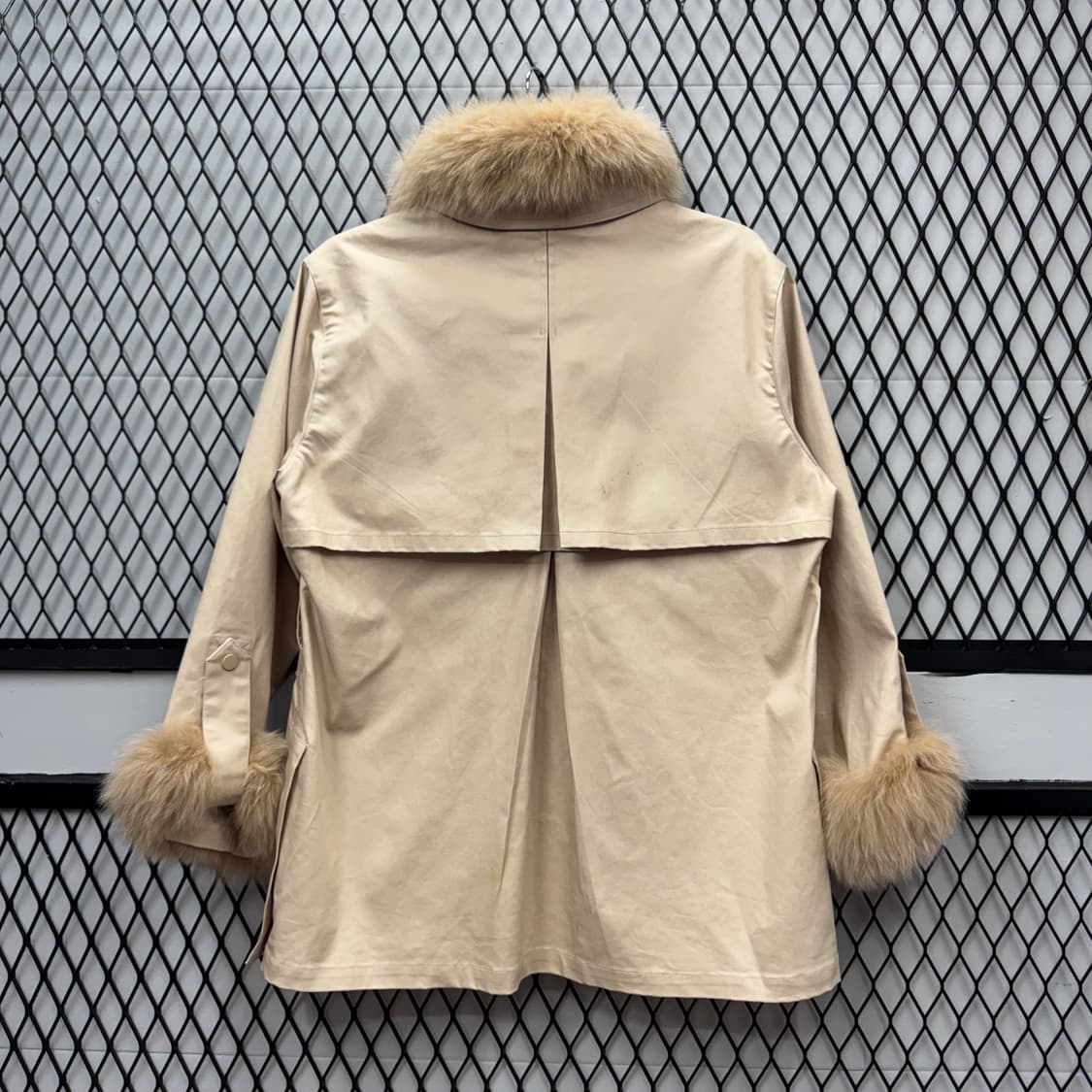 안나수이 폭스퍼 카라 코튼 하프 파카 소매퍼 디테일 베이지 상품이미지2