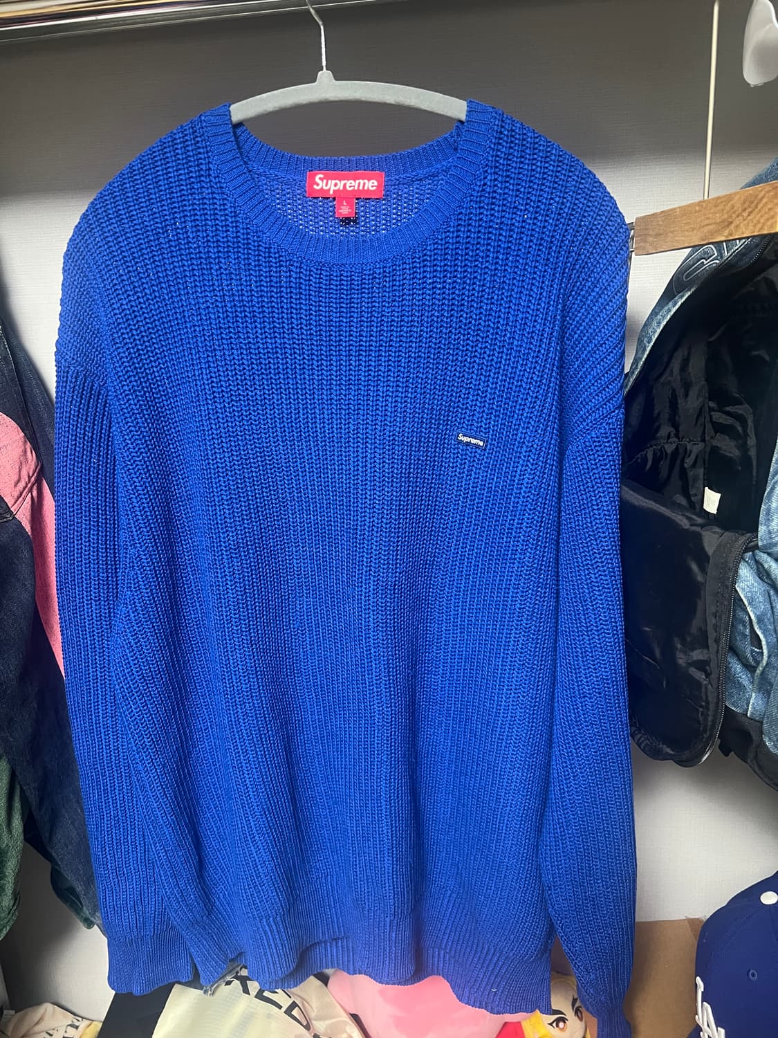슈프림 스몰 박스 립드 스웨터 로얄 23FW 상품이미지1