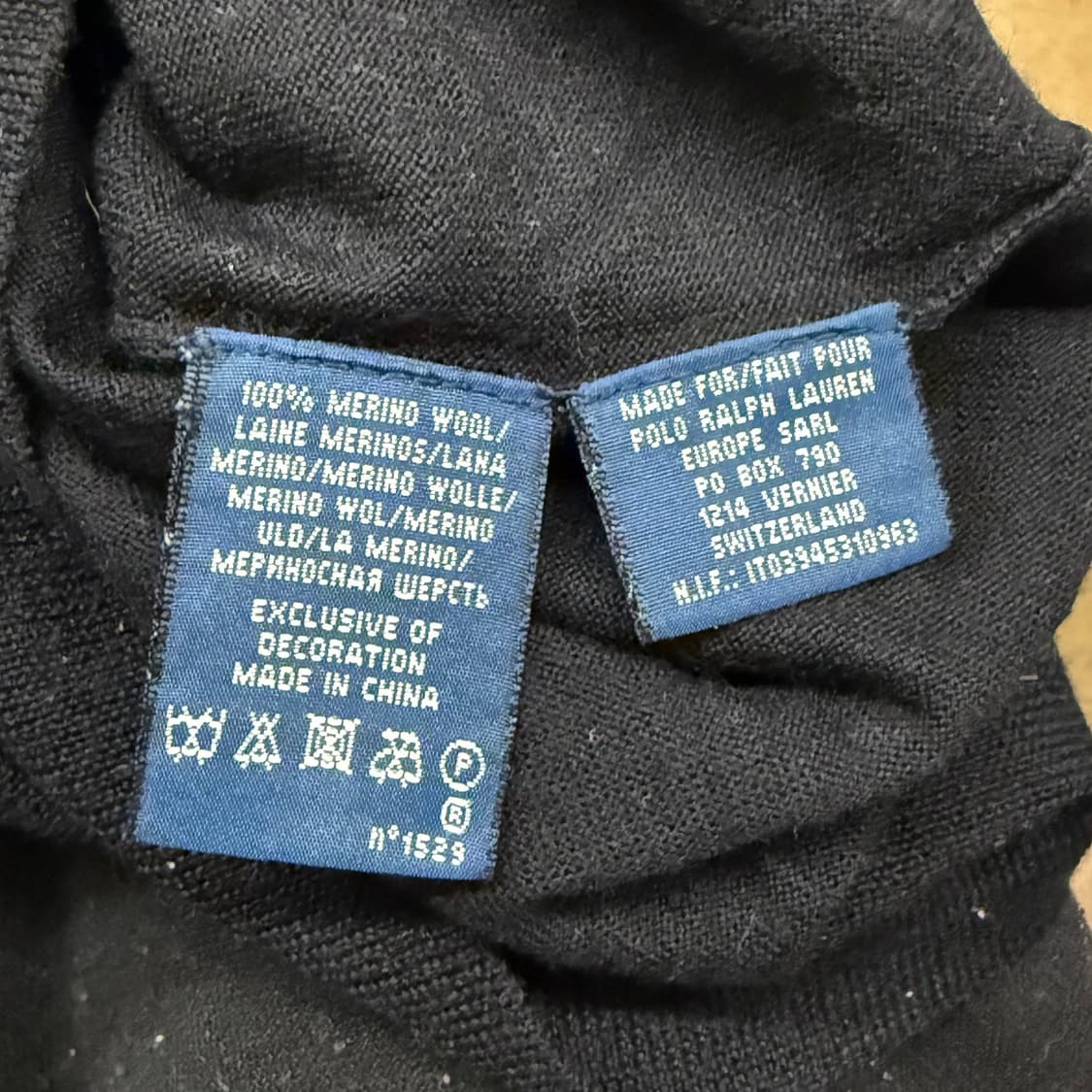 폴로 블랙 브이넥 니트 상품이미지6