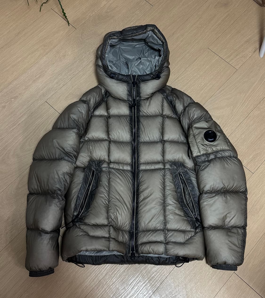 [S] cp컴퍼니 24fw dd쉘 후드 다운 자켓 빈티지 카키 베이지 상품이미지2