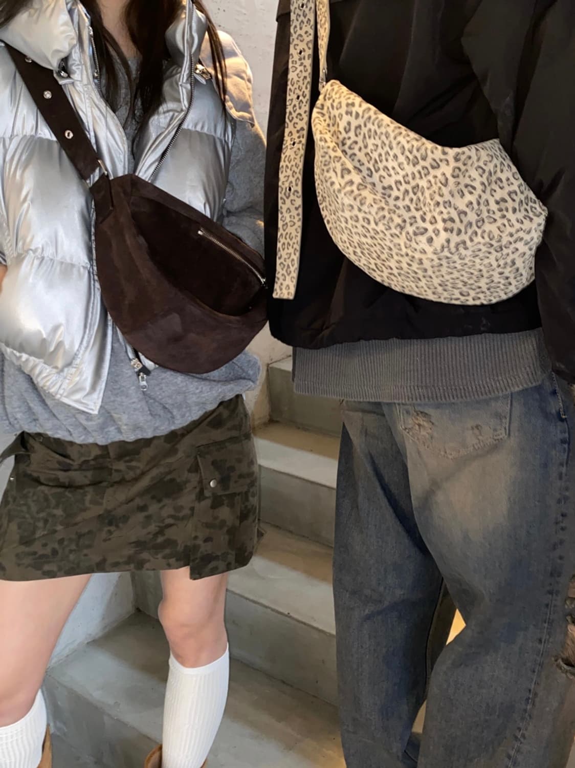 HALF ROUND BELT BAG IN SUEDE BROWN 상품이미지2