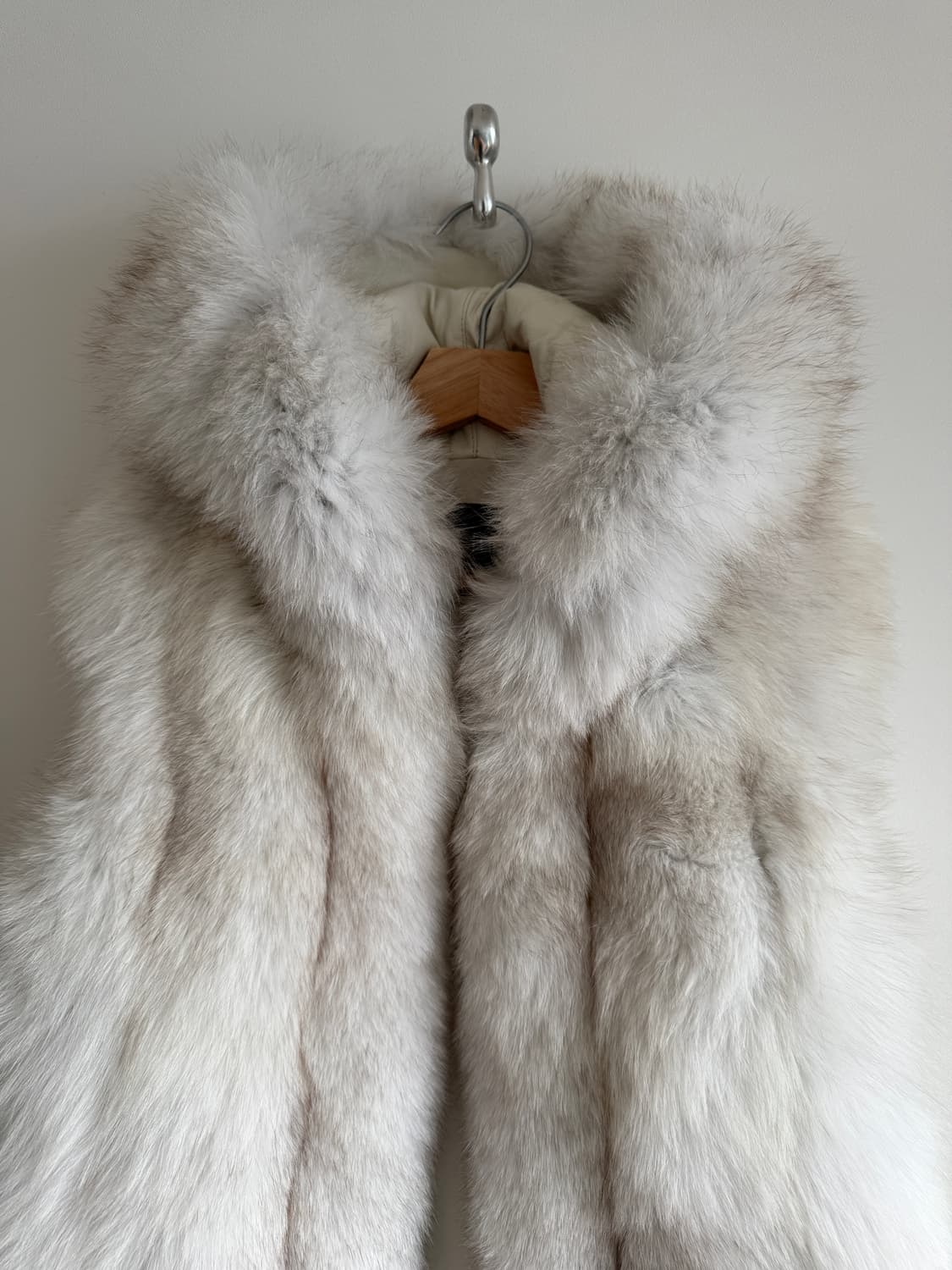 D.H fur DAEHO 리얼모피 오버 후드 베스트 상품이미지2