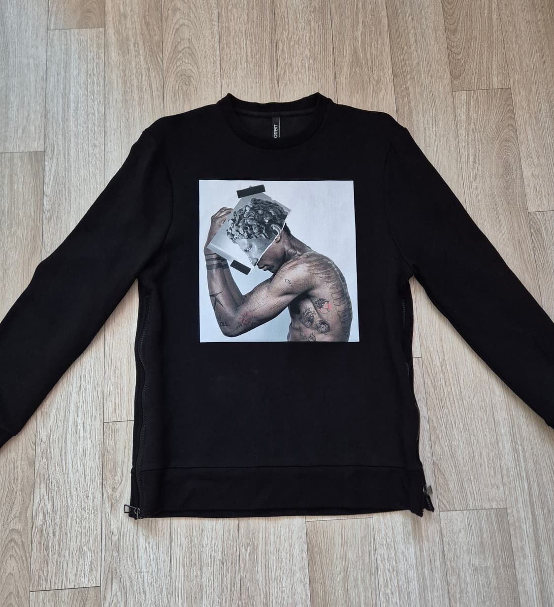 닐바렛 석고상 타투프린팅 맨투맨 상품이미지2