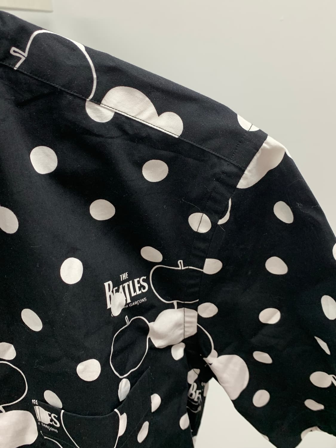 더 비틀즈 x 꼼데가르송_애플 도트 셔츠 상품이미지2