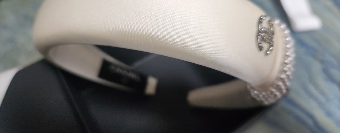 샤넬 실크 진주 머리띠 상품이미지4