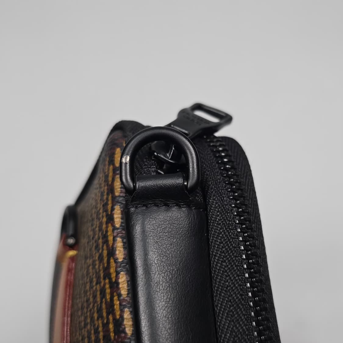 루이비통 x 니고 거북이 더블폰 파우치 미니크로스백 상품이미지10