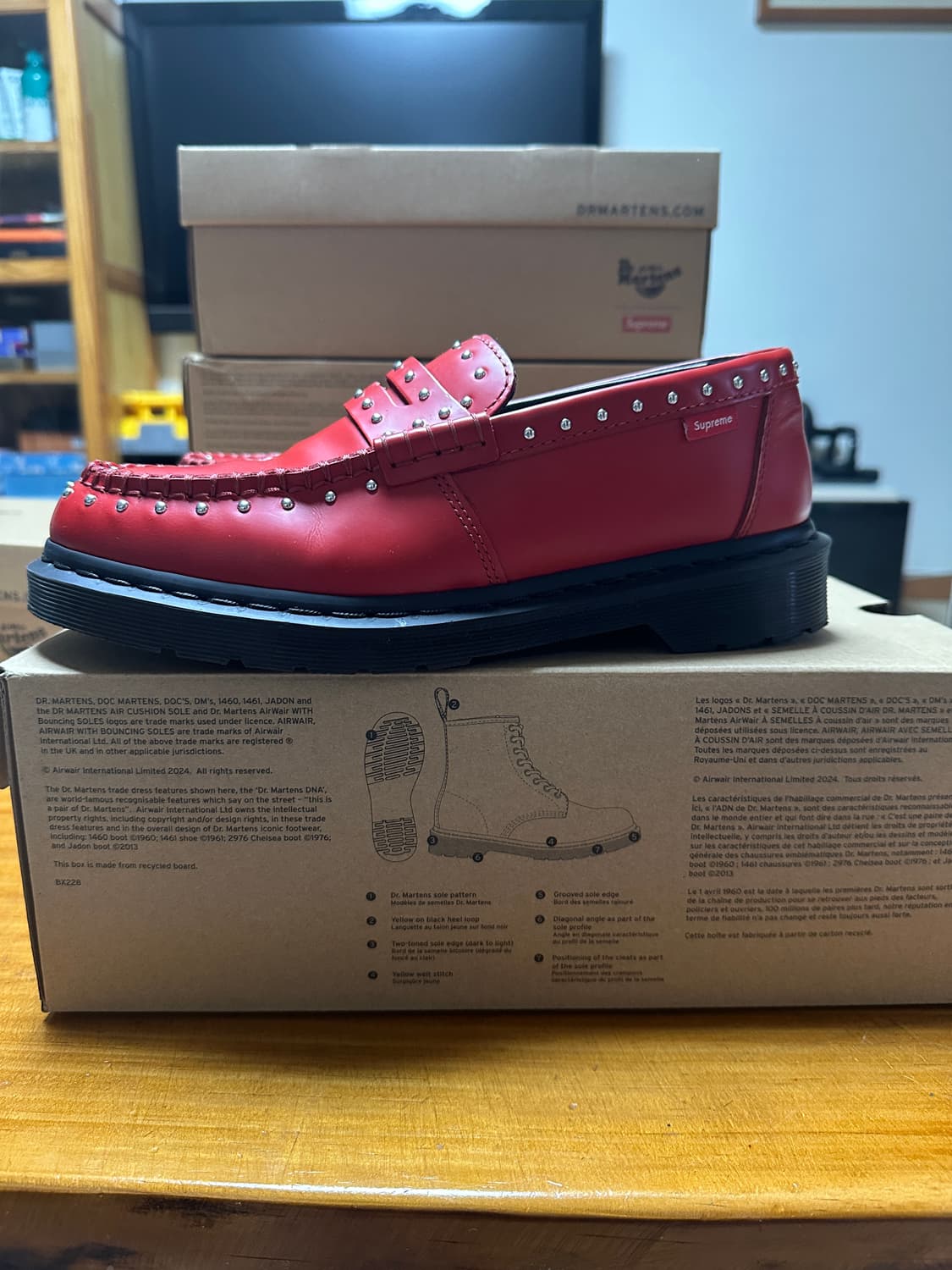 닥터마틴 x 슈프림 스터드 펜톤 로퍼 레드 - 25SS uk7 상품이미지3