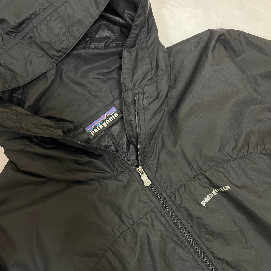 파타고니아 로고 바람막이 자켓 블랙 상품이미지5