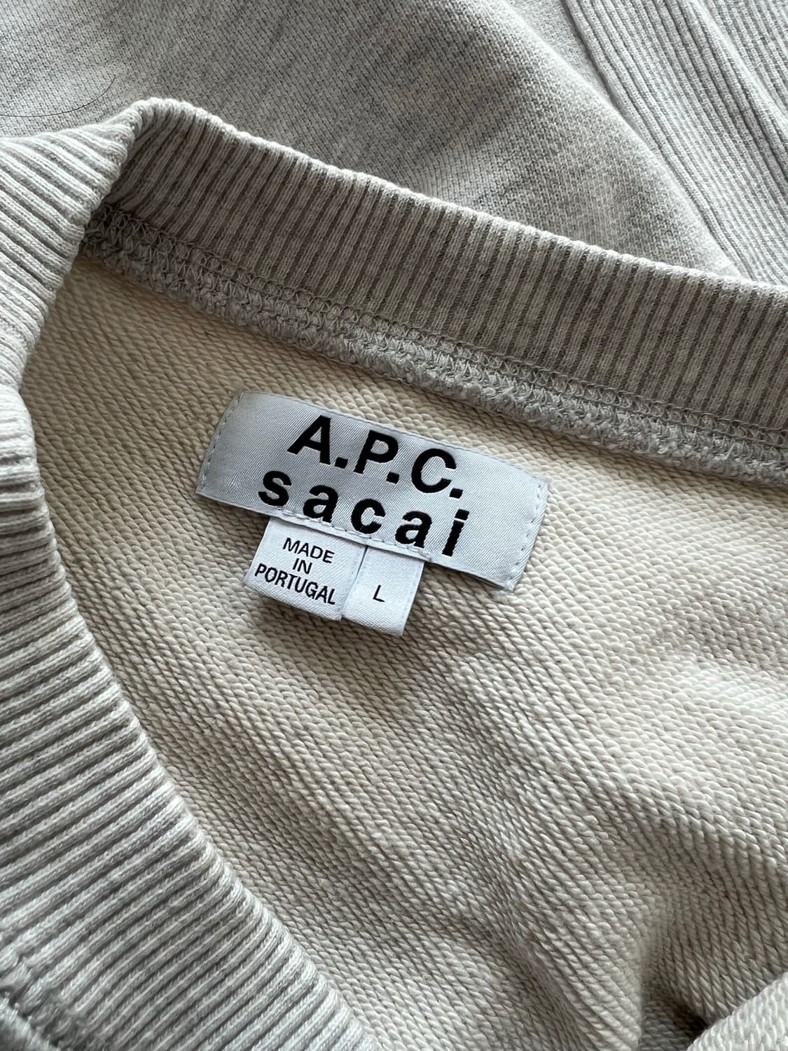 사카이 x A.P.C 콜라보 그레이 맨투맨 상품이미지4