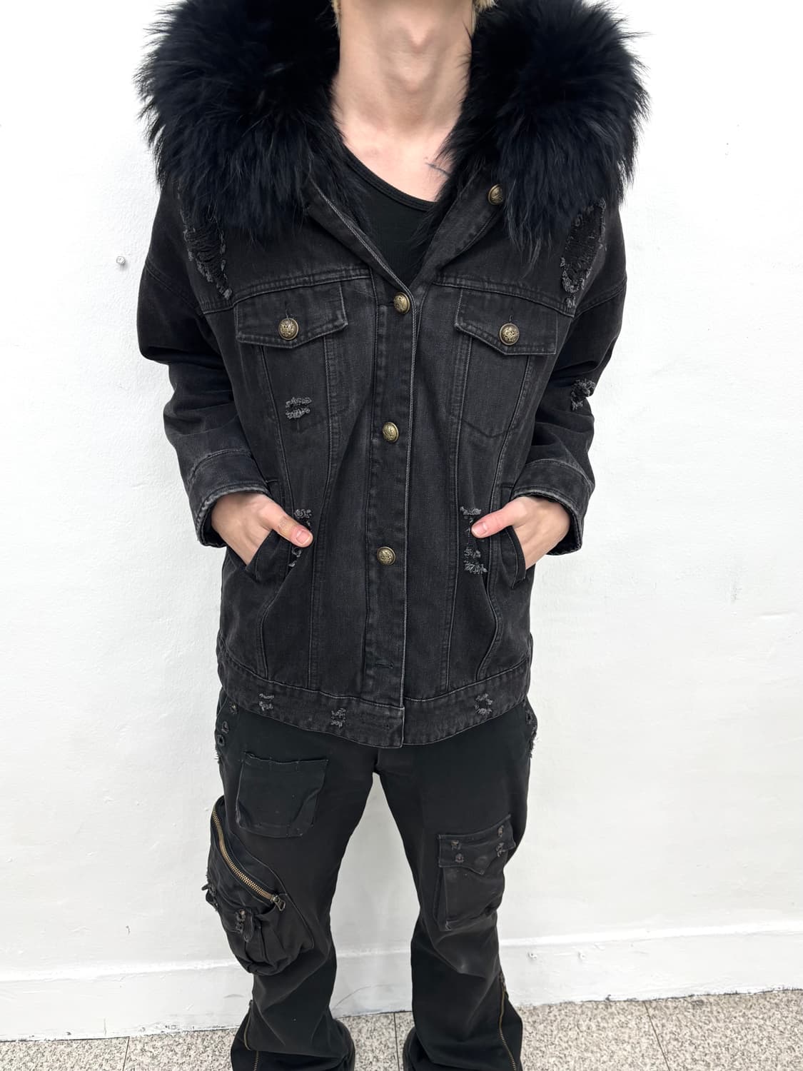 Fur trimmed distressed denim jacket  상품이미지4