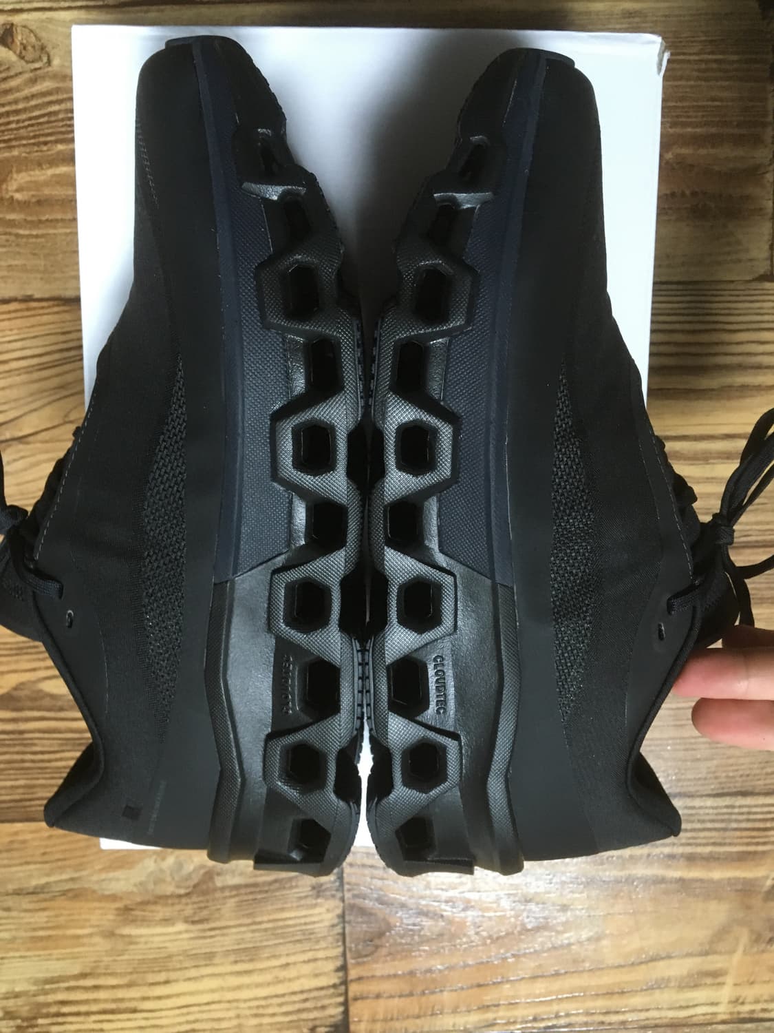 온러닝 파프 클라우드몬스터2 블랙 판매합니다 상품이미지6