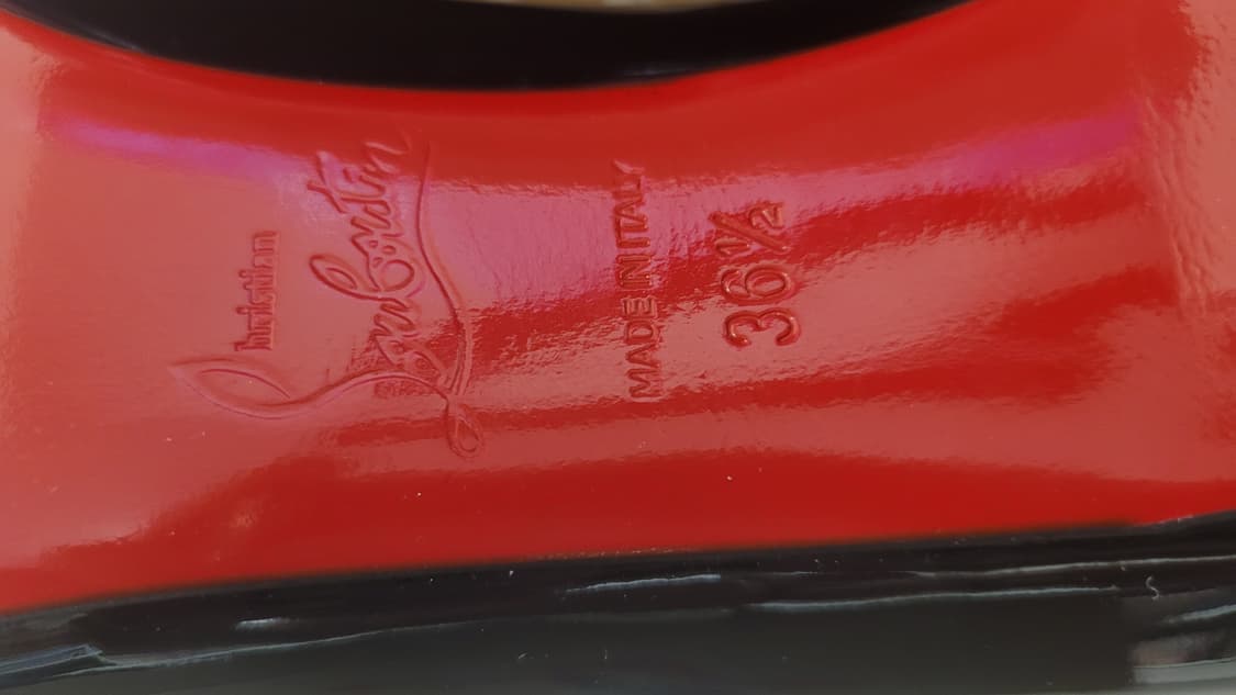 크리스찬 루부탱 케이트100 페이턴트 블랙 36.5 판매합니다. 상품이미지8