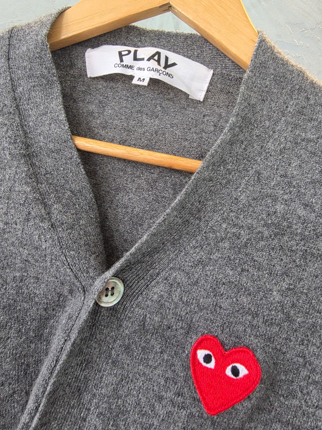꼼데가르송 플레이 라인의 그레이 가디건  M 상품이미지3