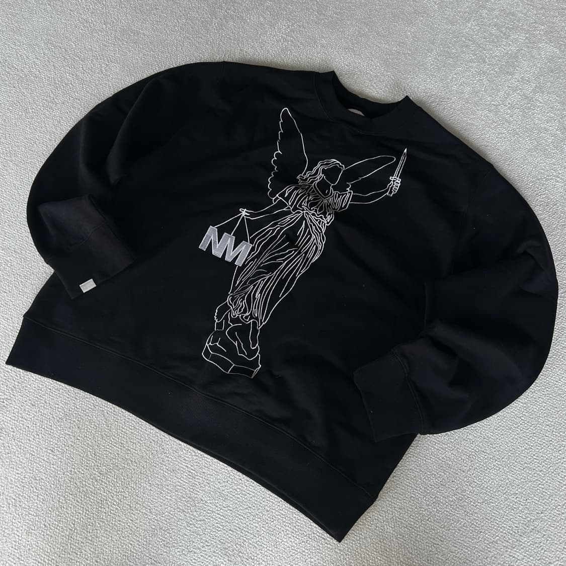 Nomanual 블랙 맨투맨  상품이미지1