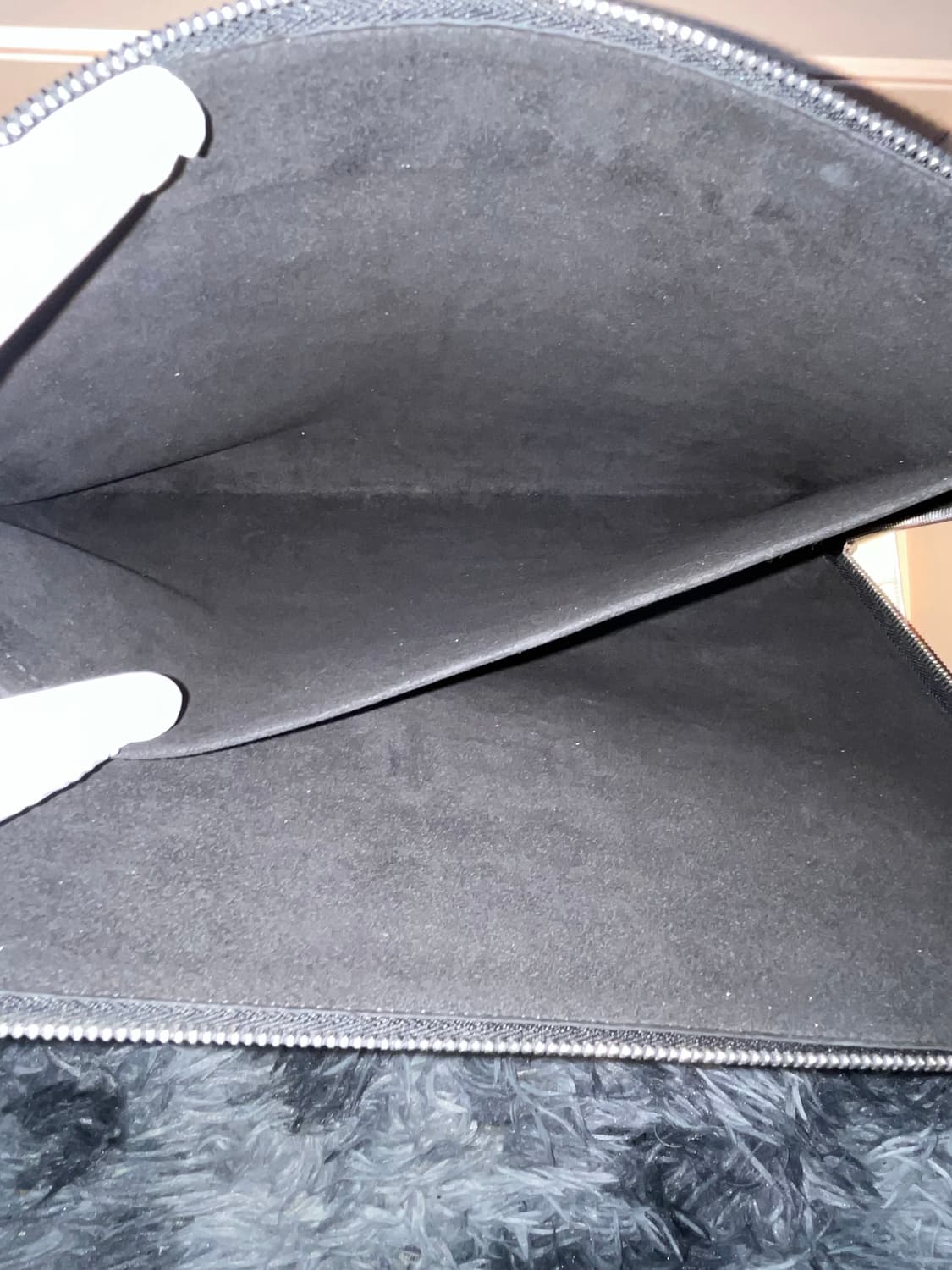 [풀구성]루이비통 에피 클러치 블랙 GM 상품이미지5