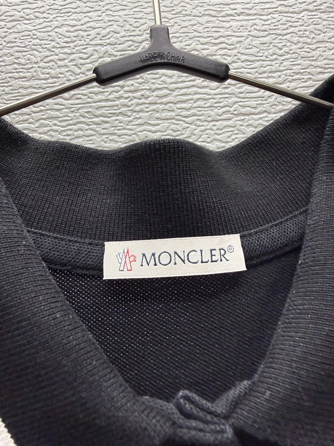 몽클레어 블랙 삼선 카라 반팔티 상품이미지3