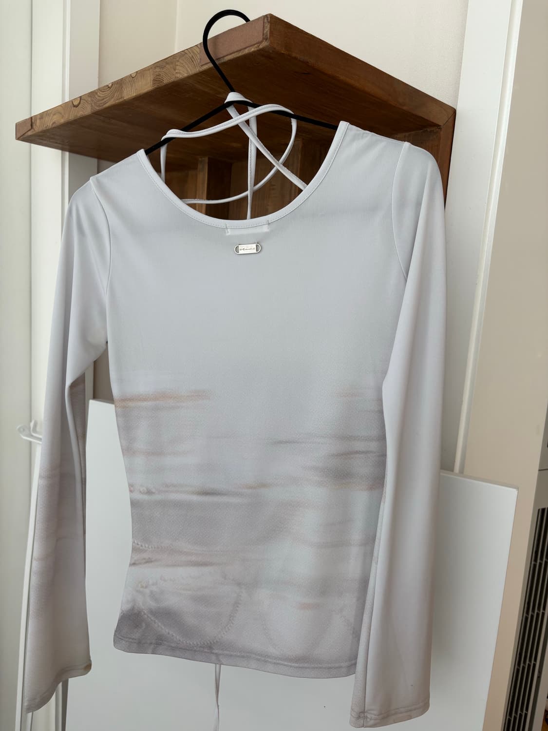 나체 컷아웃 슬림핏 롱슬리브 크림 상품이미지3