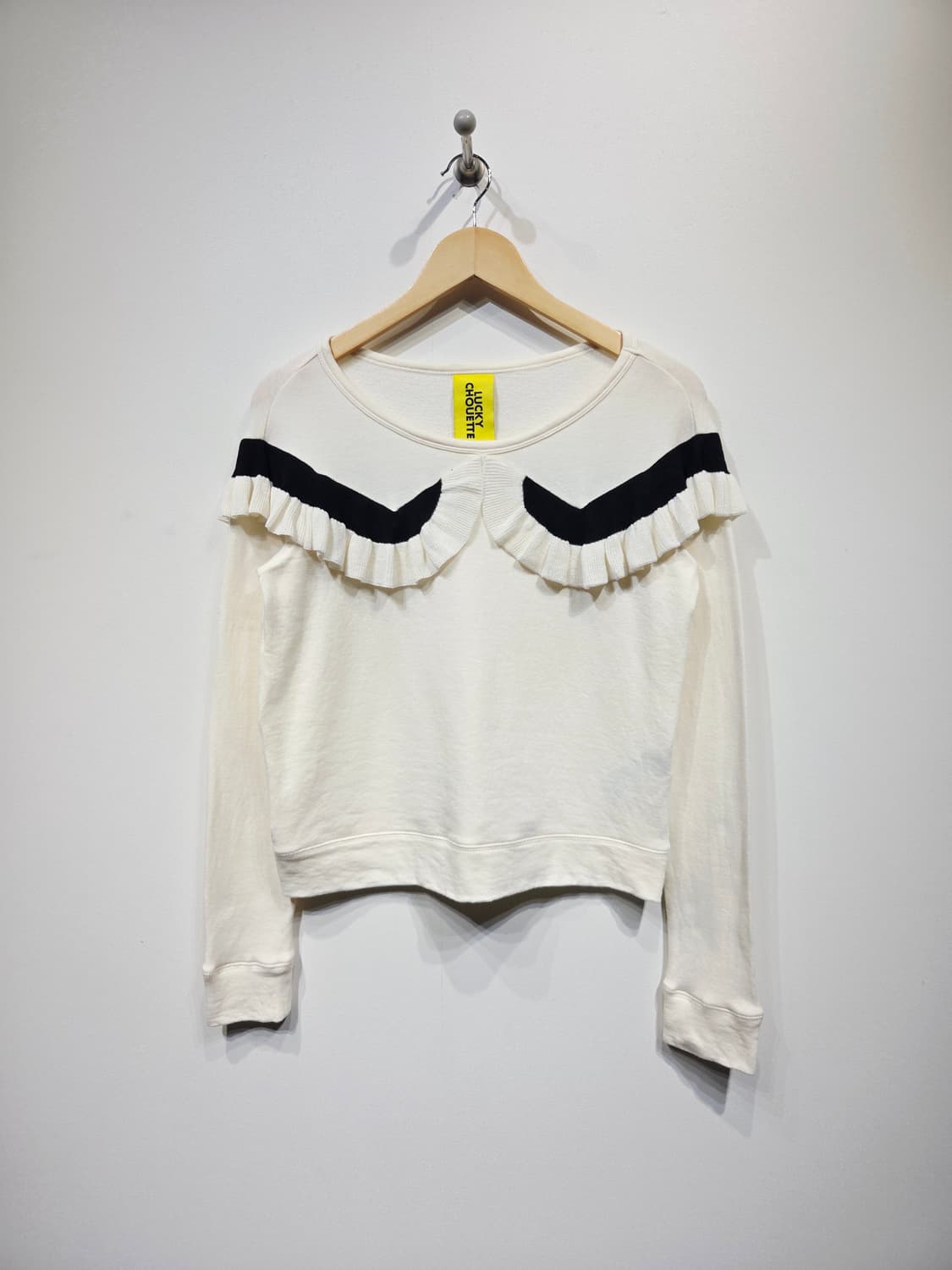 럭키슈에뜨 유니크 프릴 맨투맨 티셔츠 상품이미지2