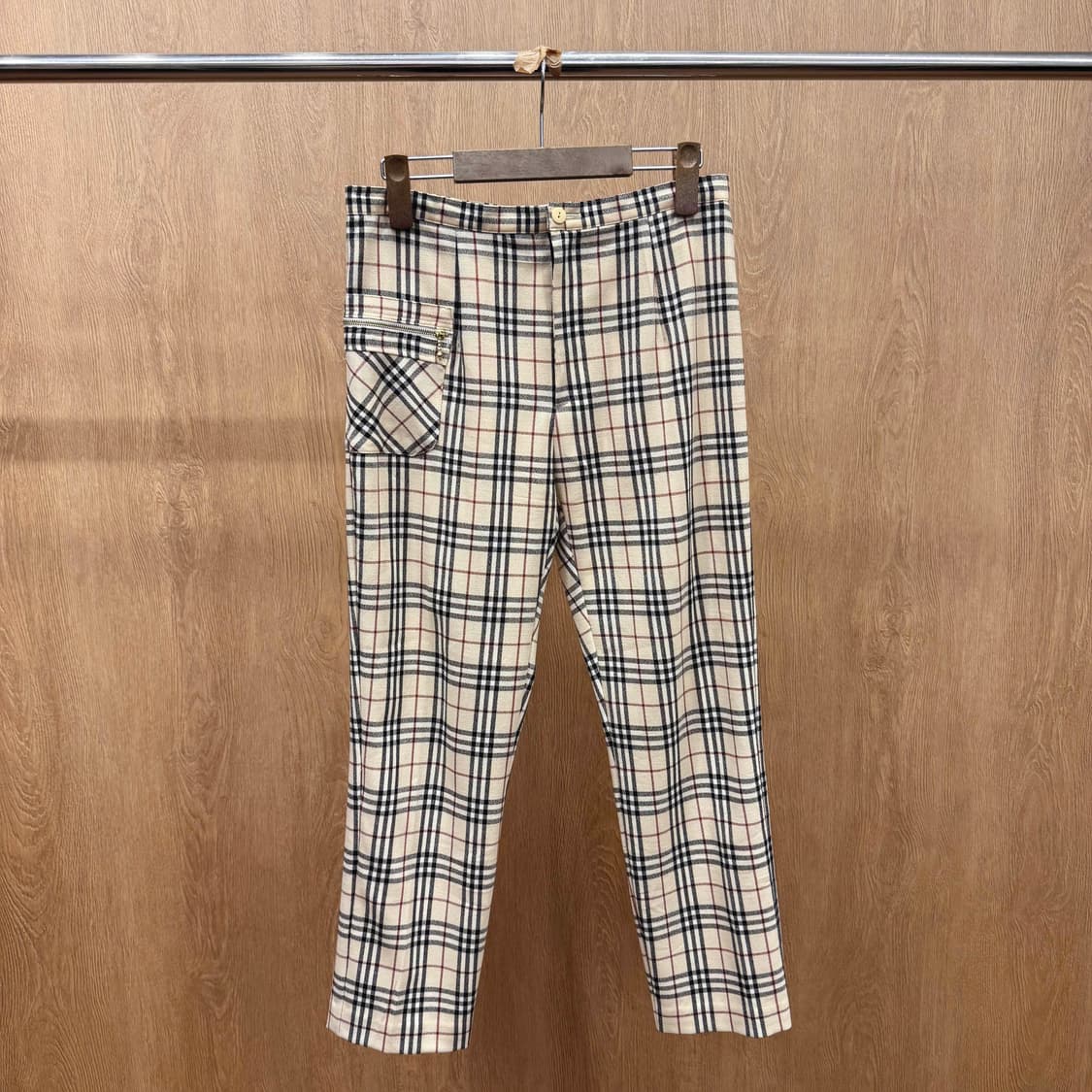 버버리 런던 클래식 노바체크 팬츠 지퍼 포켓 디테일 베이지 상품이미지2