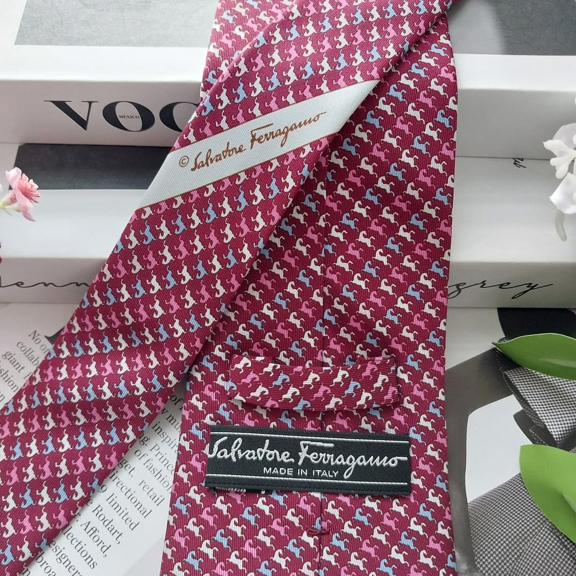 살바토레 페라가모 실크 와인 패턴 넥타이 9.3cm A+등급 K1690
 상품이미지7