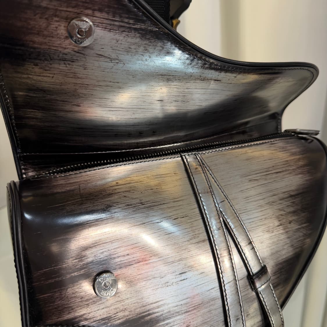 [한정판/새상품]디올 실버 메탈 새들백 미디움 상품이미지7