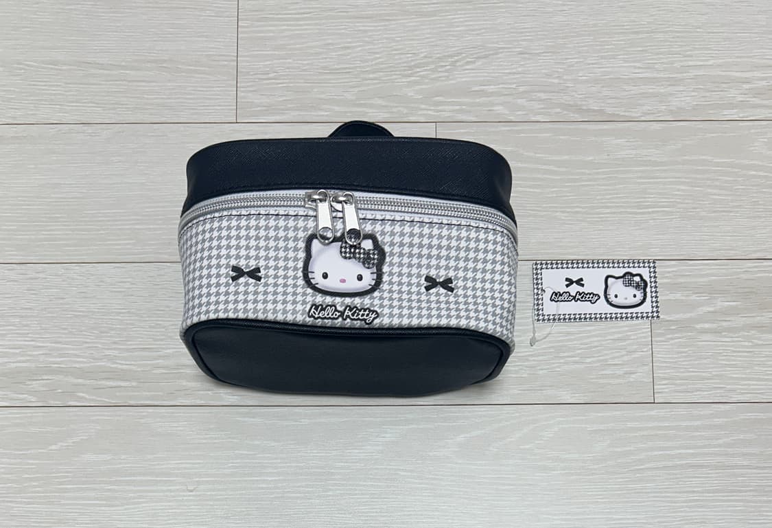 헬로키티 모노톤 걸리 손잡이 파우치 블랙 체크 상품이미지1