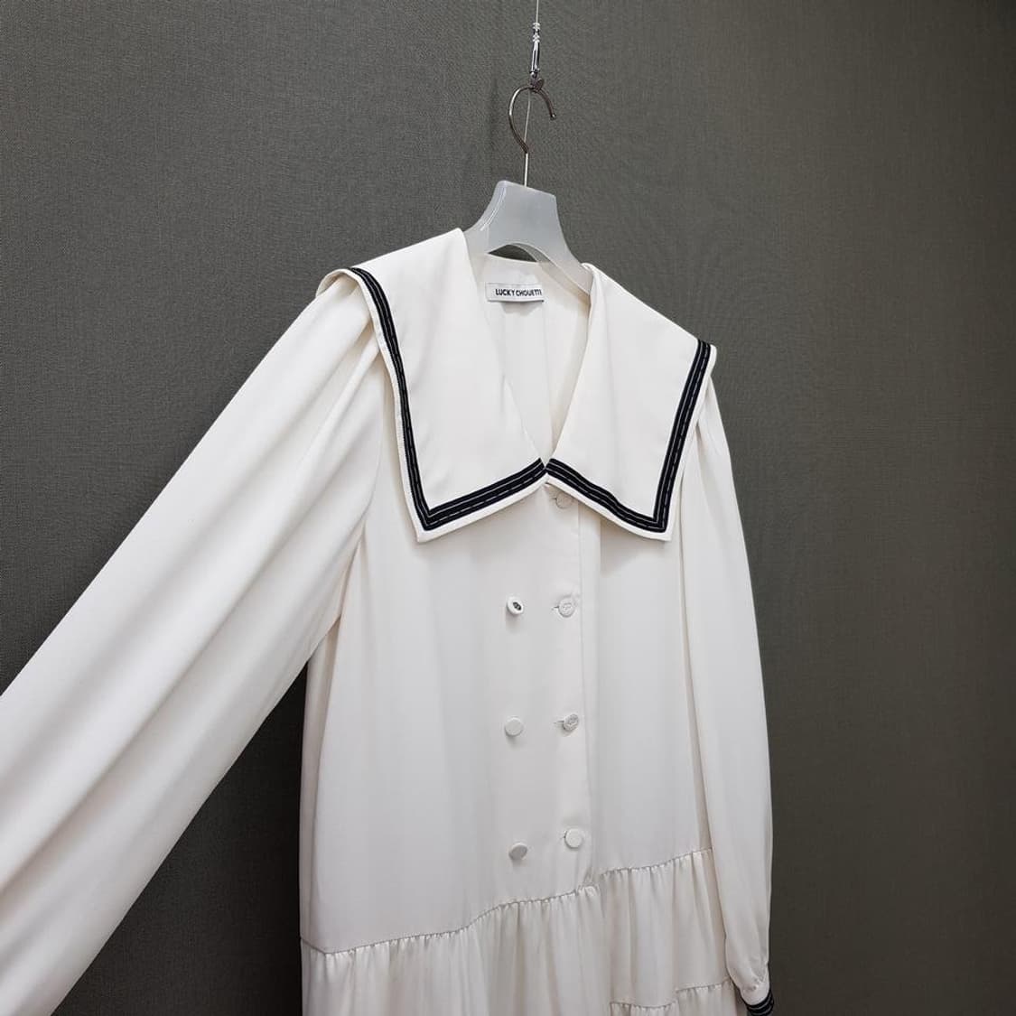 럭키슈에뜨 2023 세일러 카라 플리츠 디테일  원피스 38사이즈 상품이미지5