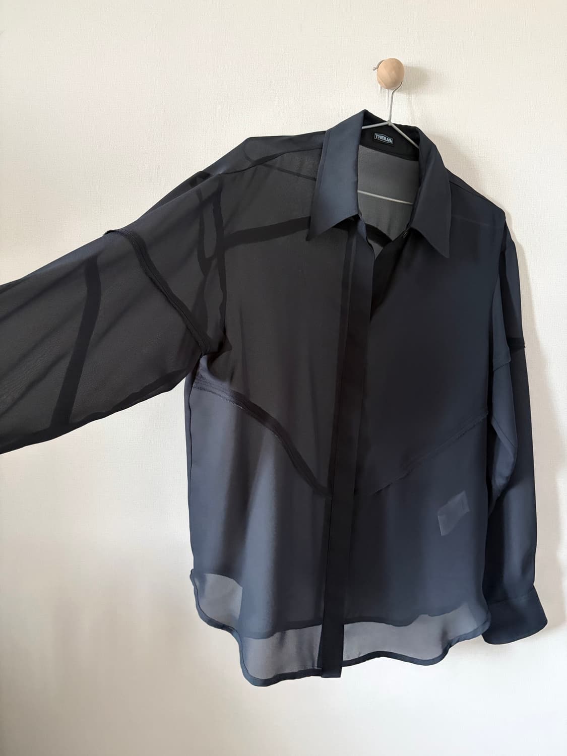 더일마 THEILMA 절개 패널 셔츠 블랙 상품이미지3