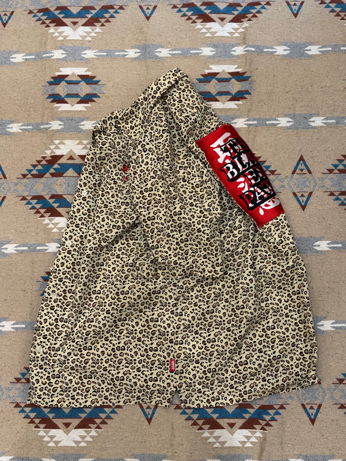 [L] 블랙 아이 패치 HWC 오픈카라 셔츠 레오파드  상품이미지6