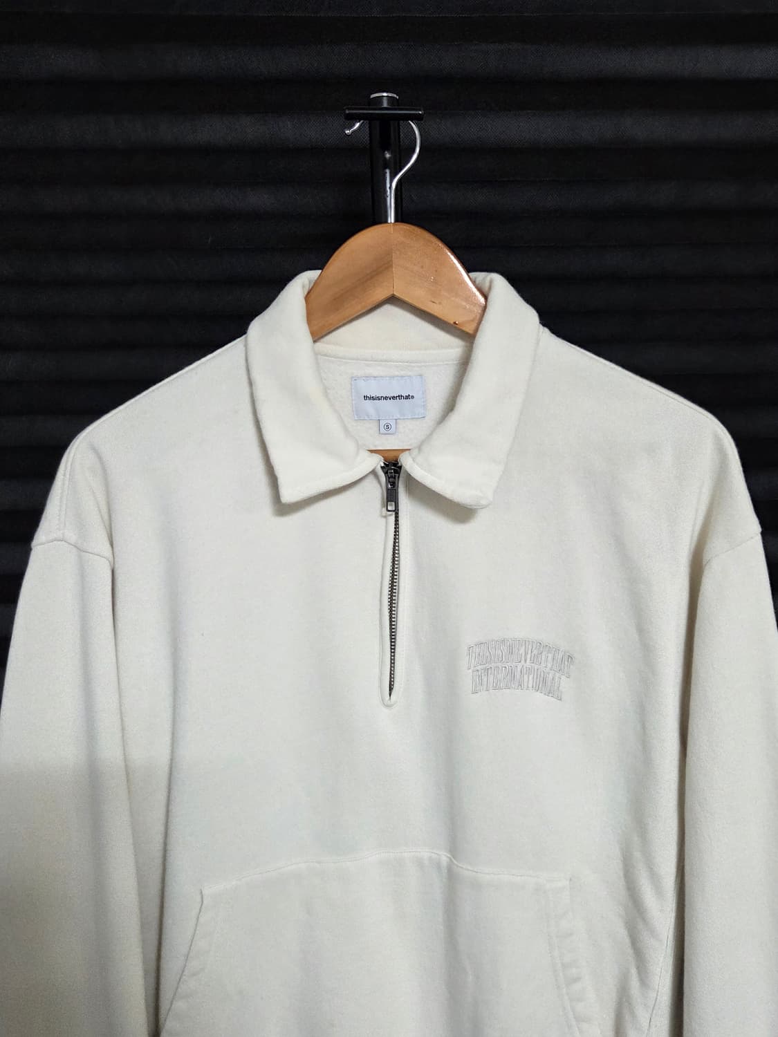 [디스이즈네버댓] 반집업 카라 맨투맨 | 00058 상품이미지2