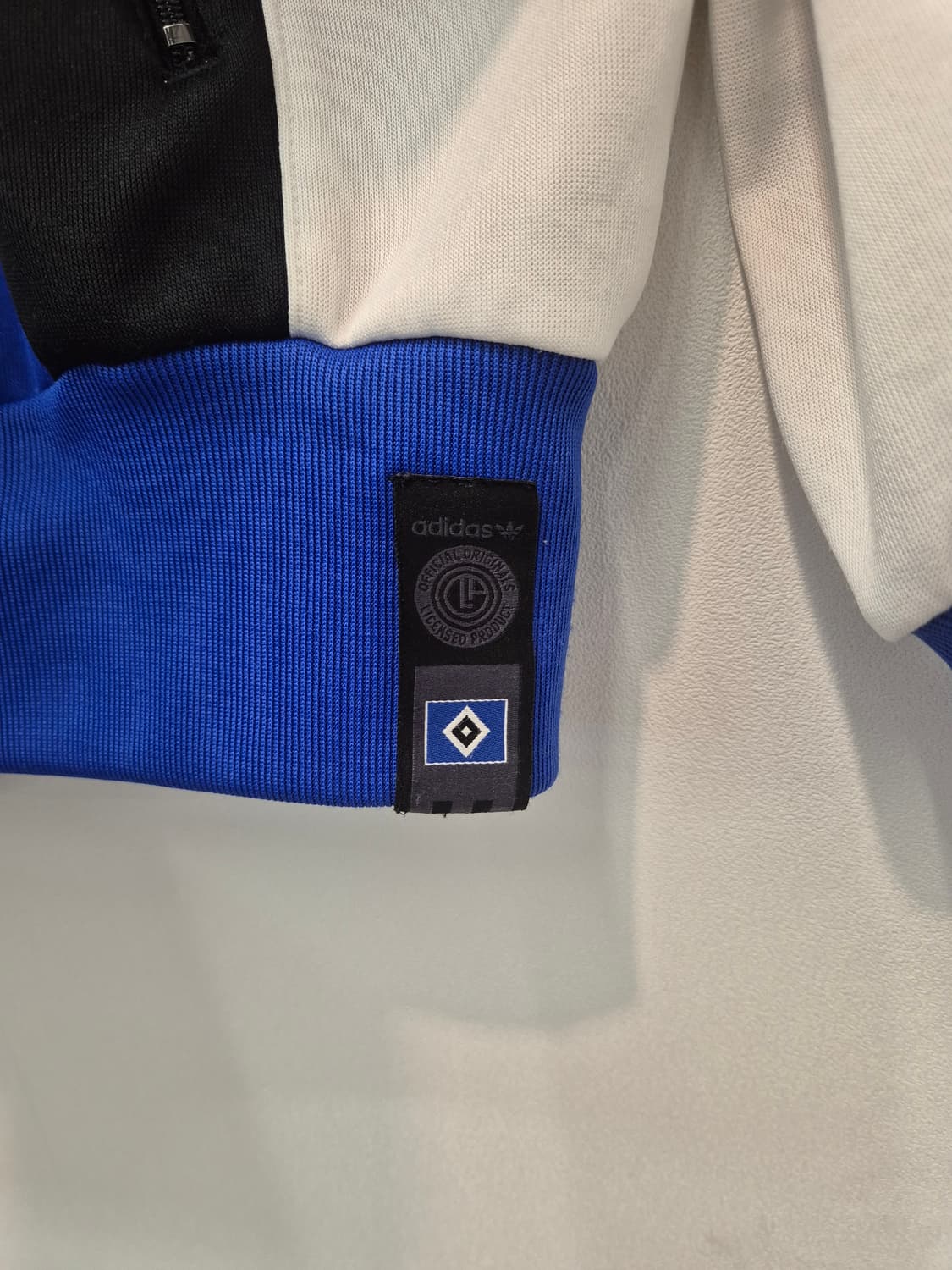 아디다스 HSV 트랙탑  110
사이즈 실측 가늠단면 58  총장 70
 상품이미지3