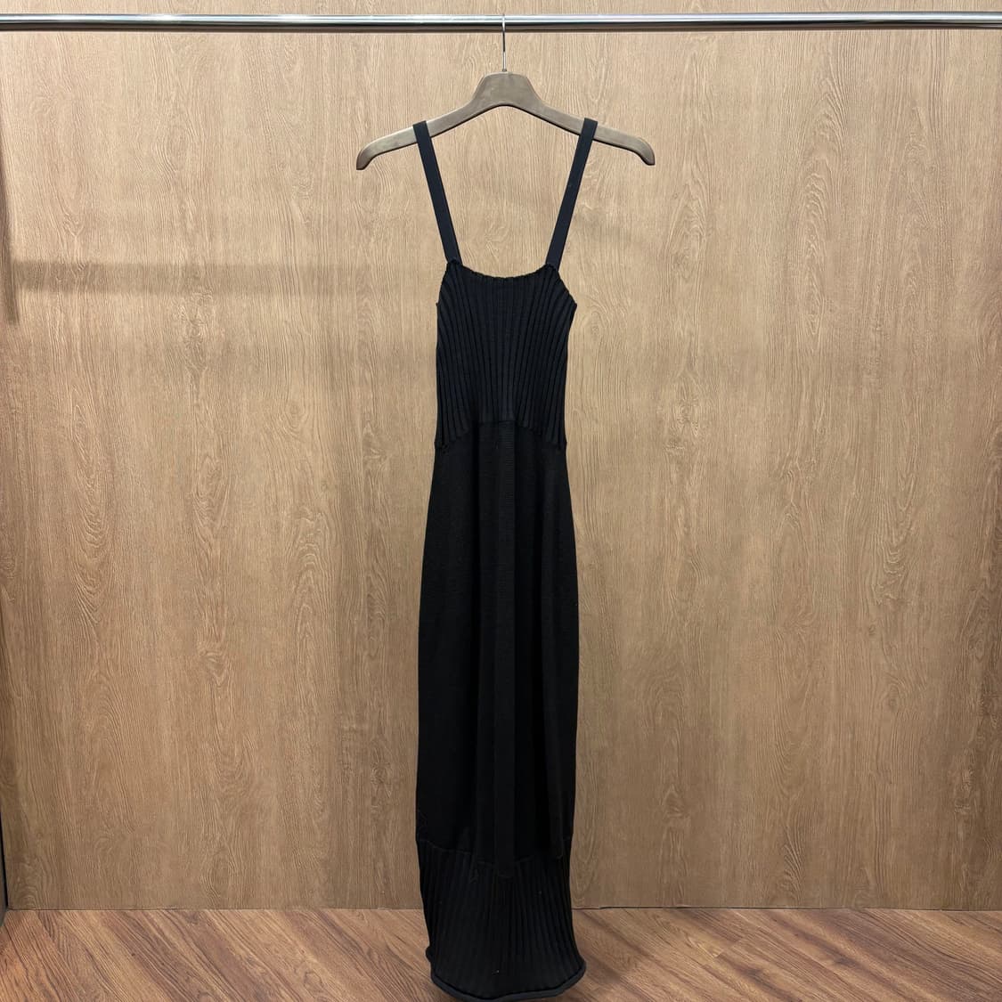 크리스찬 디올 슬리브리스 니트 롱 원피스 프론트 풀 버튼 디테일 브라운 상품이미지3