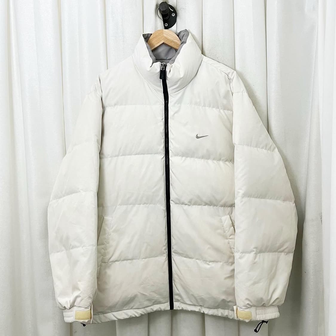 나이키 화이트 그레이로고 패딩 점퍼  상품이미지1