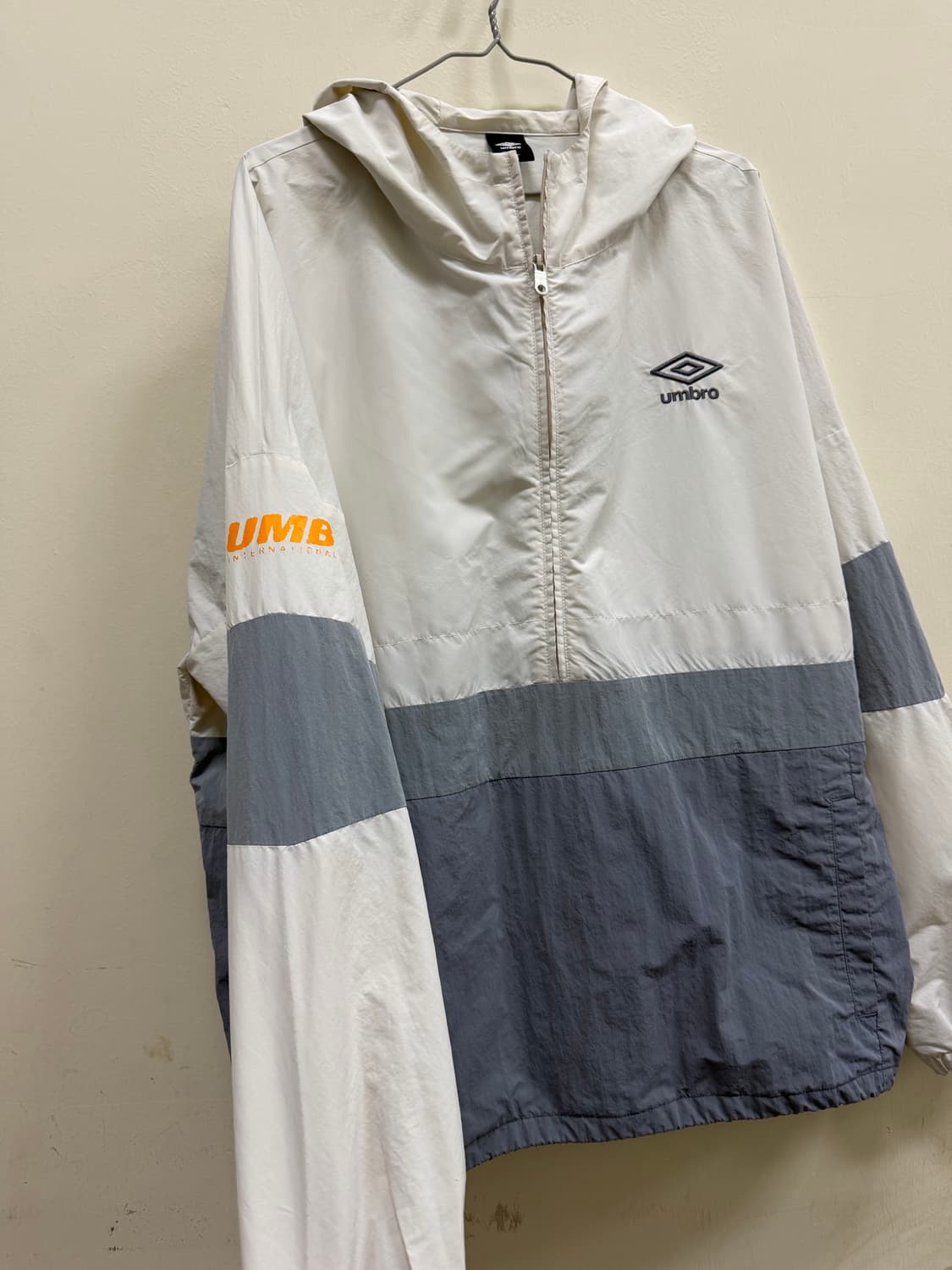 엄브로 바람막이 반집업 상품이미지2