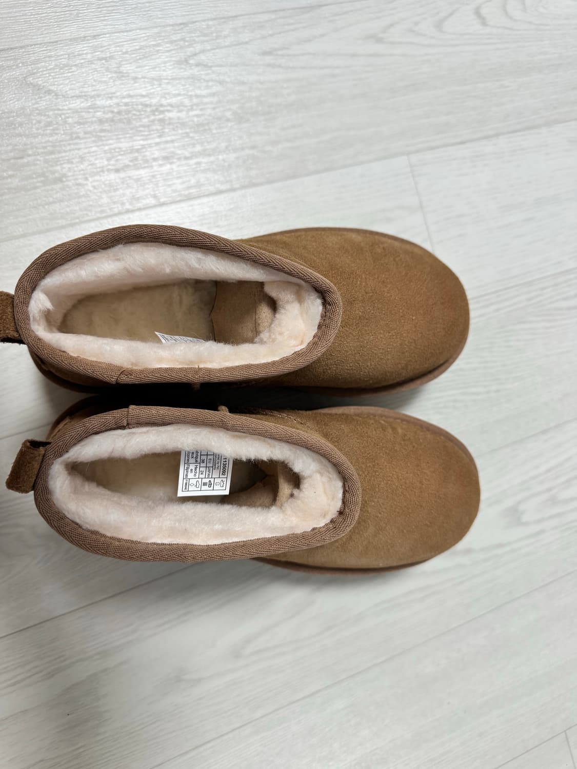 어그 스웨이드 레더 미니 플랫폼 부츠 체스넛 / 1135092CHE 상품이미지5