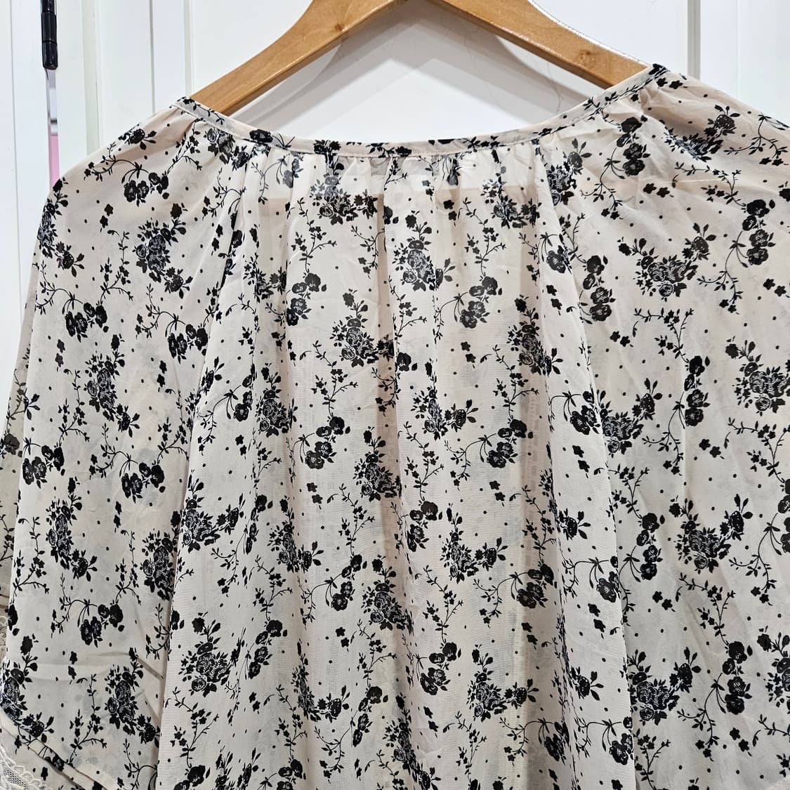 잔꽃무늬 레이스 블라우스 상품이미지5