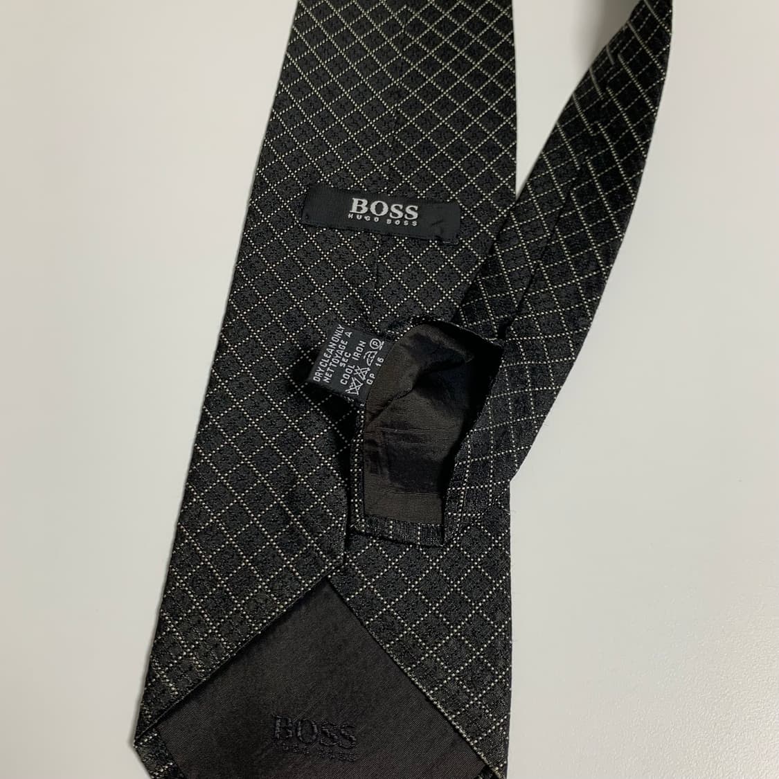 휴고보스(HUGO BOSS) 명품 블랙컬러 체크넥타이 100실크 A등급 상품이미지7